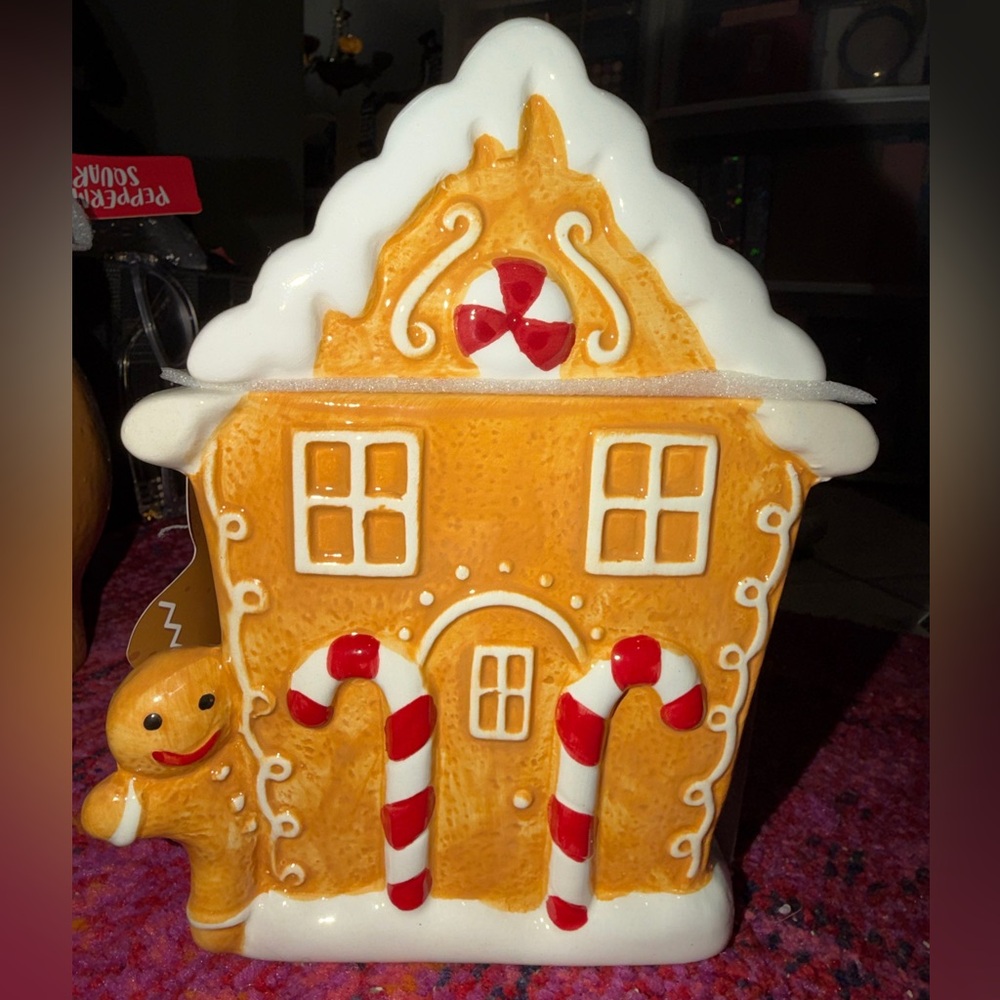 Gingerbread house cookie jar cookies for Santa